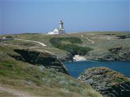 En arrière plan le Phare des Poulains