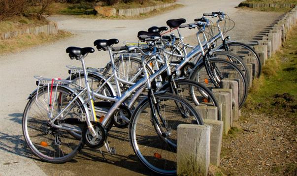 L'ILE VOUS ATTEND AVEC VOTRE VELO...